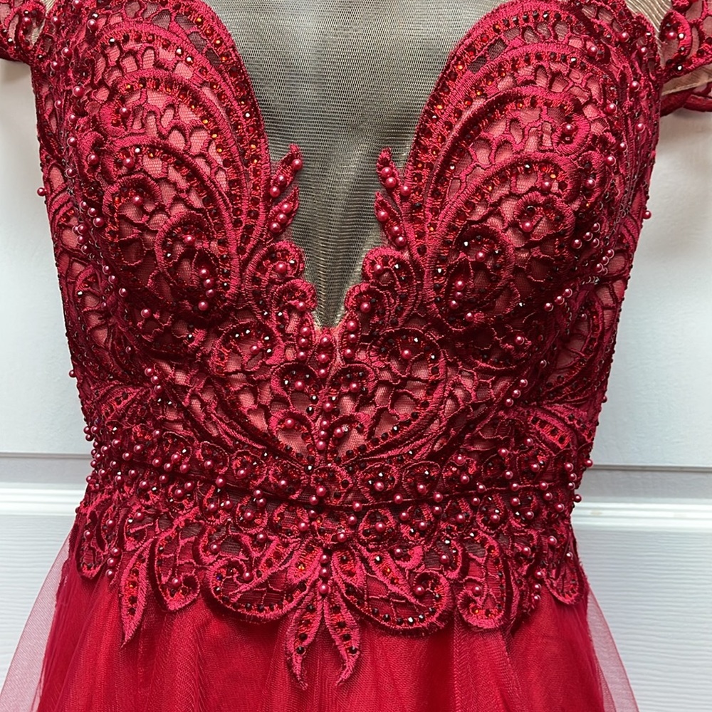 Christmas Red sequins mid length 21 inches pit to pit - Picture 5 of 12